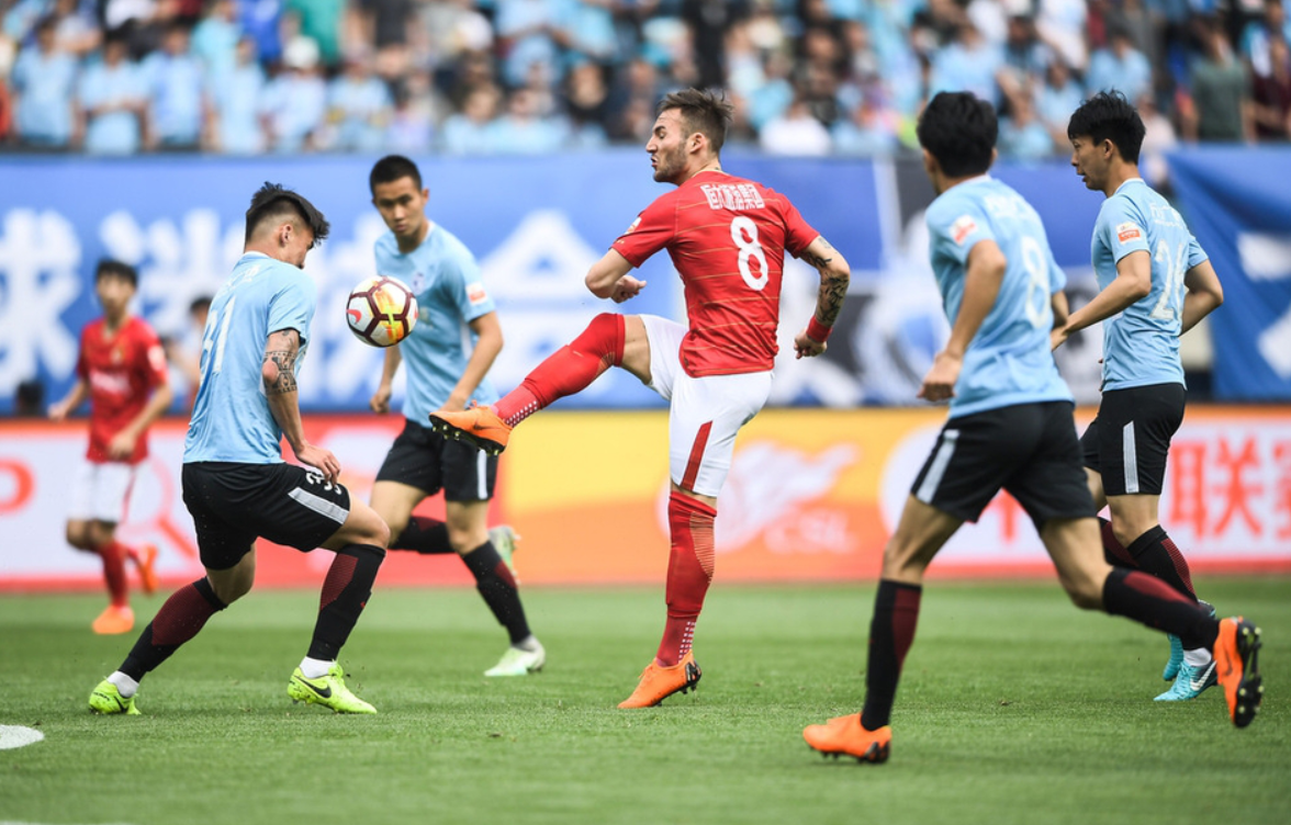 FB体育网页版-恒大客场击败大连一方，重回榜首位置的简单介绍