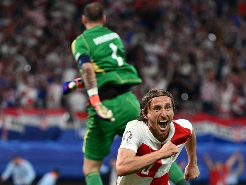 FB体育官网-指争点纷榜积分领跌，斯洛文尼亚和德国遭遇羞辱