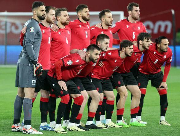 -包含引人入胜，欧预赛实力较量，球迷热衷观战的词条