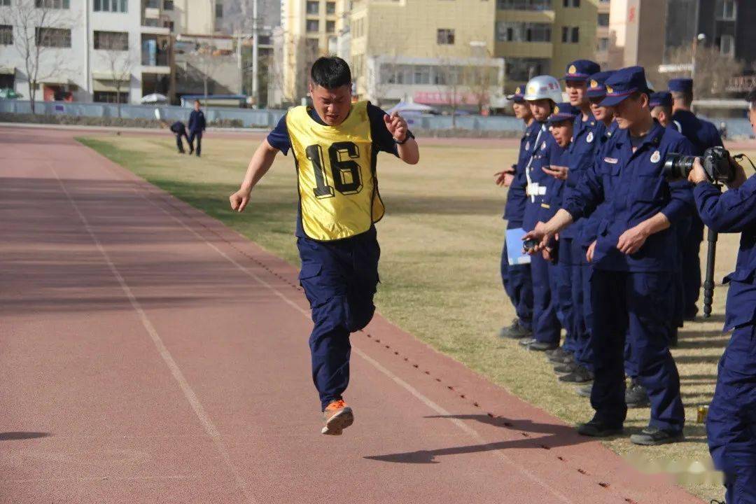 FB体育注册网址-热血对决引发狂热，球场上燃起激情之火的简单介绍