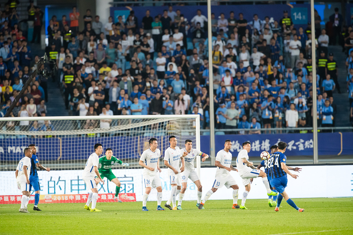 FB体育官方网站-一位球员在最新一场比赛中表现出色