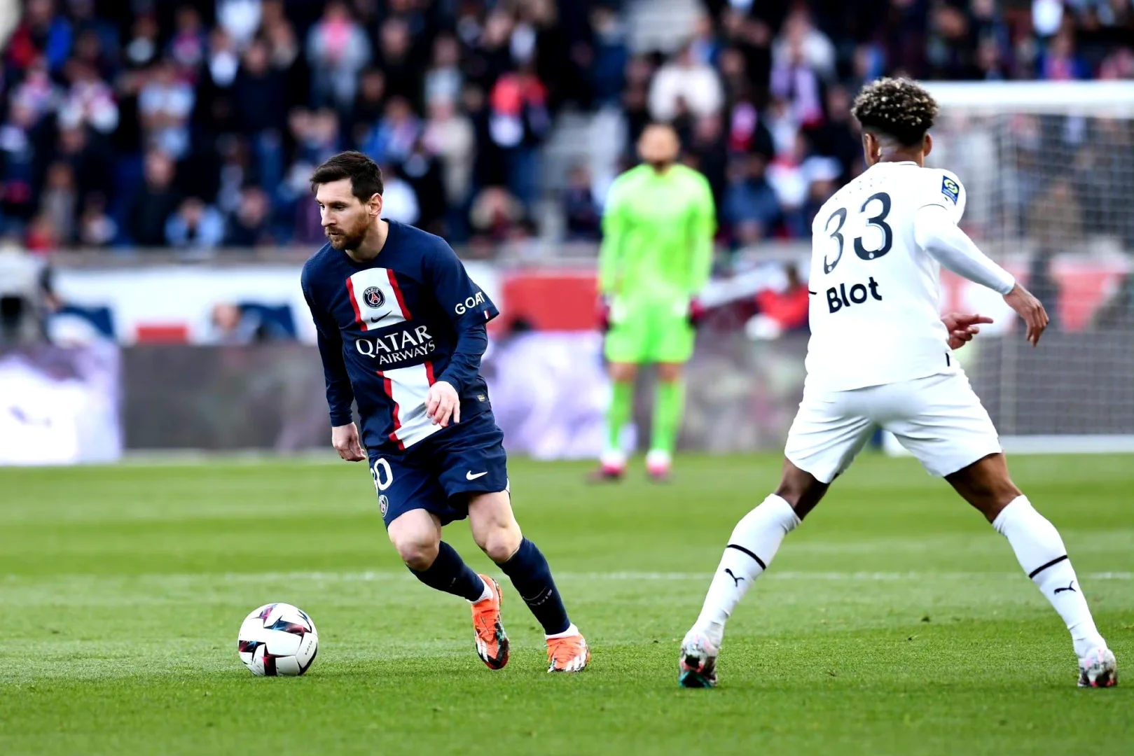 FB体育下载-雷恩门将扑救精彩，客场赢球搏命的简单介绍