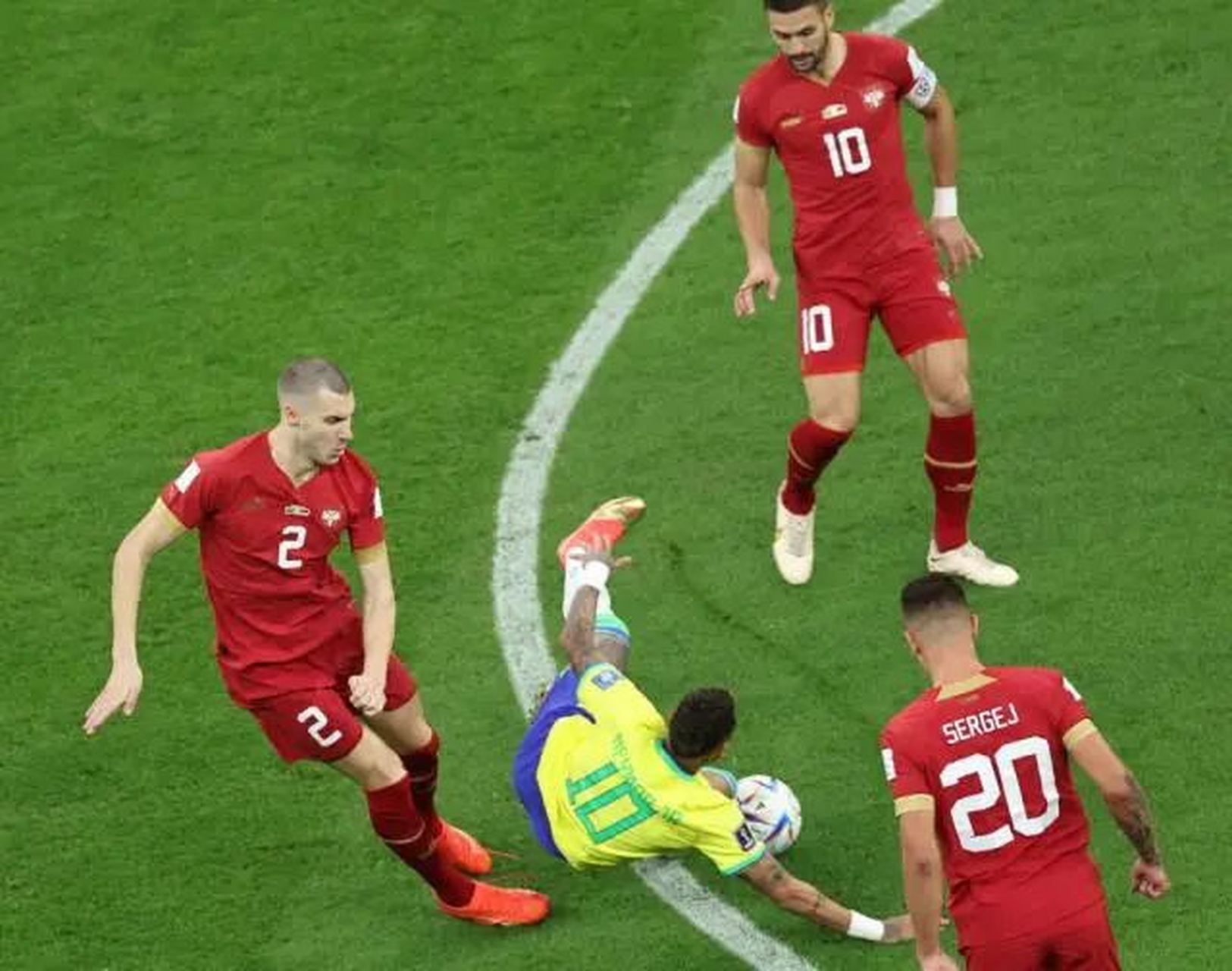 关于球员在场外展现出色光环，获得认可的信息