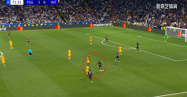 球队战术默契，完全压制对手实现胜利