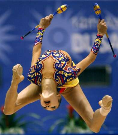 体操选手优美动作,梦幻表现 体操选手优美动作,梦幻表现