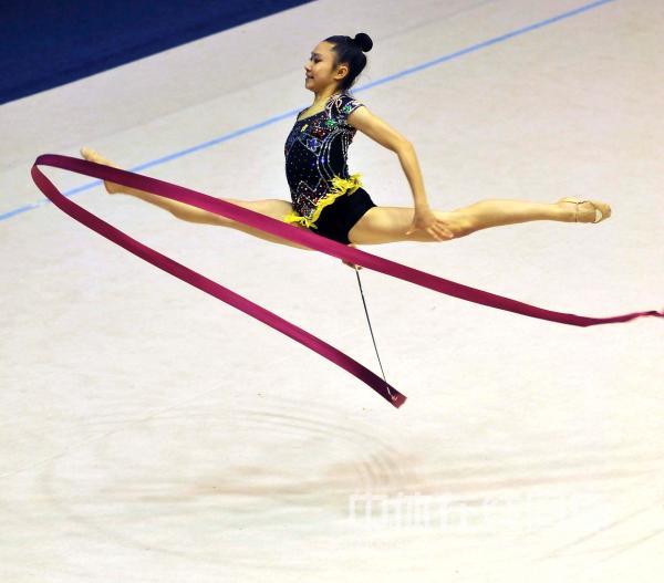 体操选手优美动作,梦幻表现 体操选手优美动作,梦幻表现