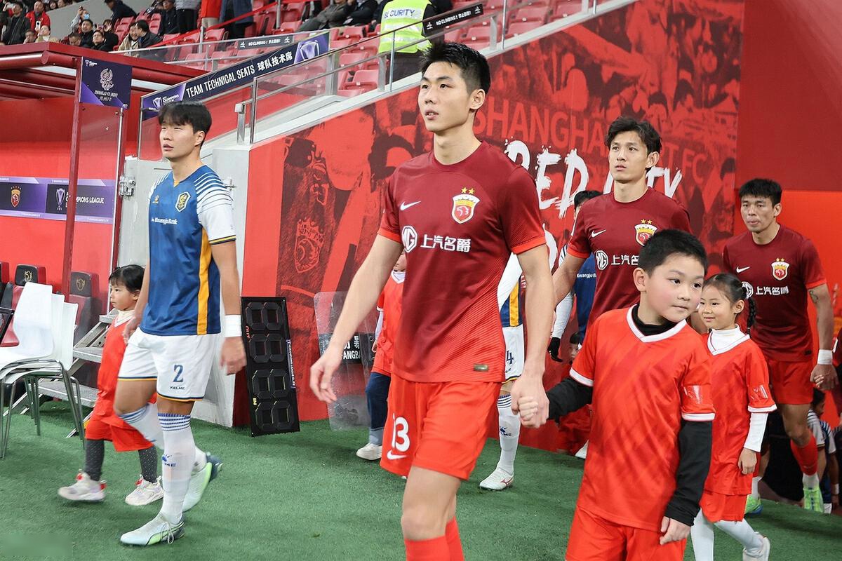包含上港队员互相激励，共同冲击亚冠最高荣誉的词条