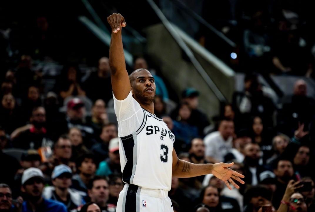 灰熊力压马刺，取得关键胜利