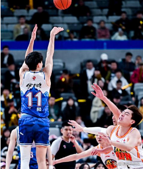 新疆男篮双杀对手，排名飙升至第二的简单介绍