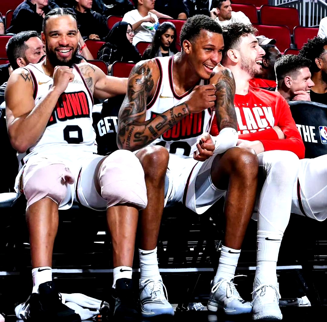 活塞队客场战胜马刺队取得胜利