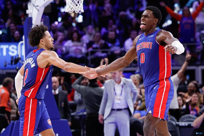 活塞队客场战胜马刺队取得胜利