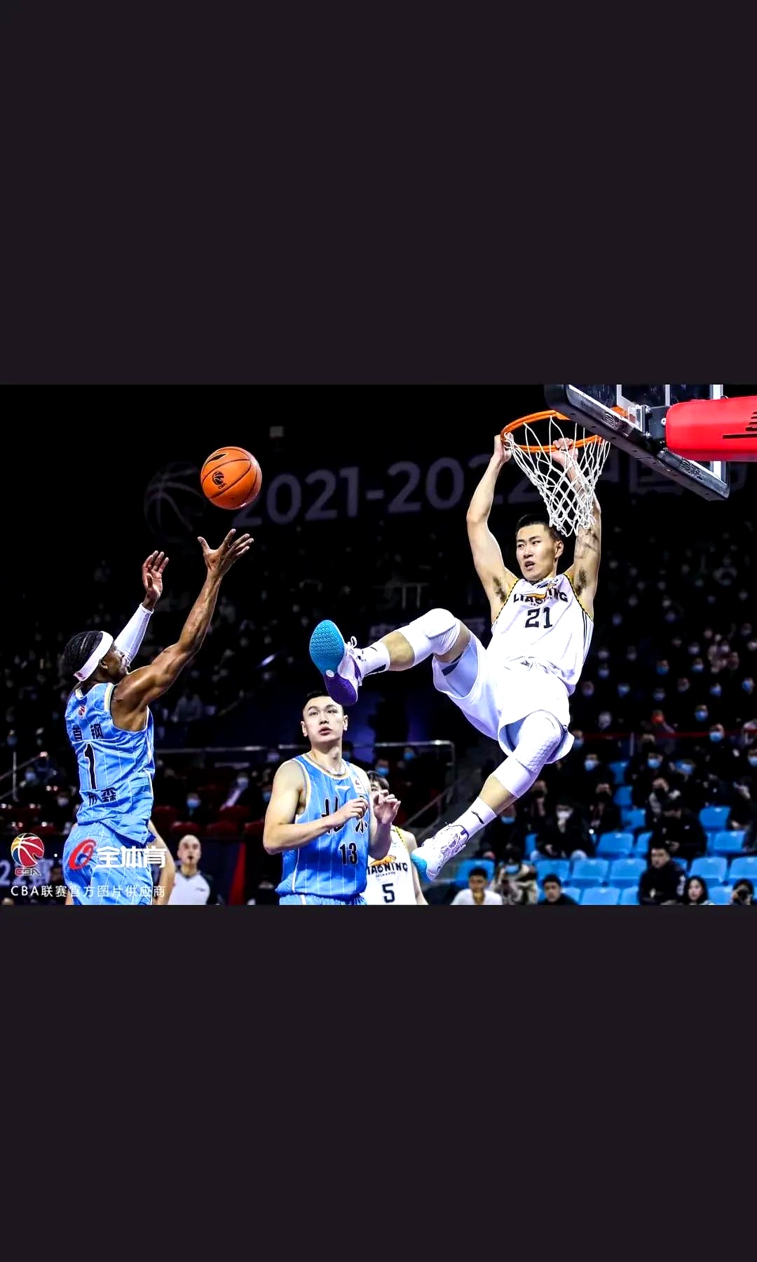 吉林男篮在比赛中打出精彩进攻，获胜收官