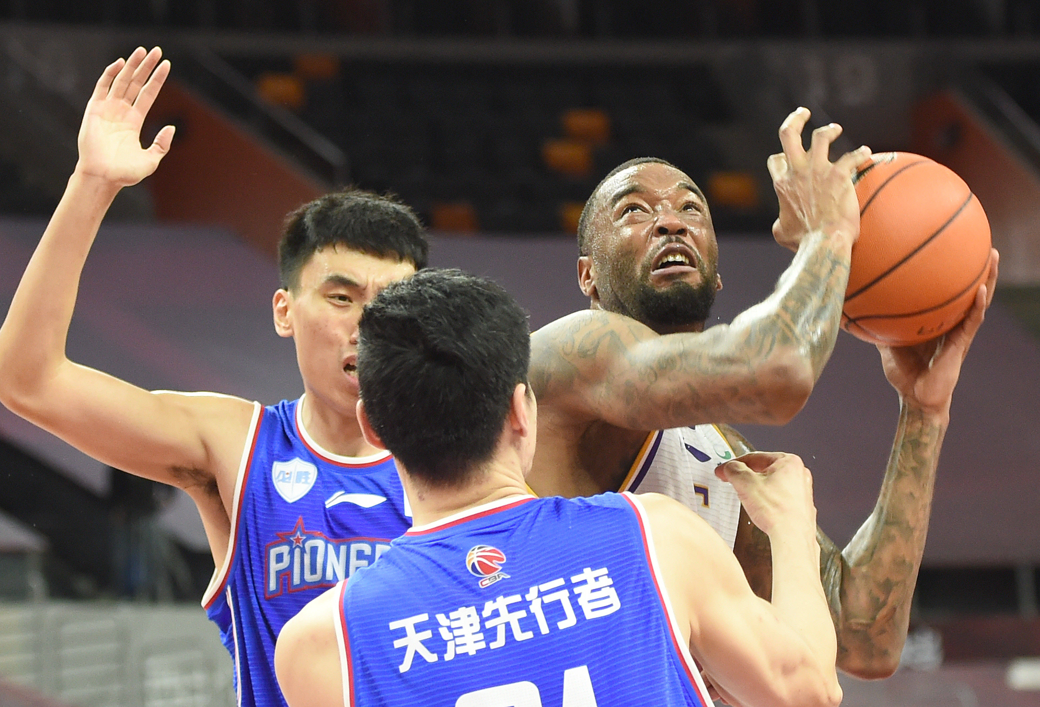 防守合理布局，取得比赛中的优势态势