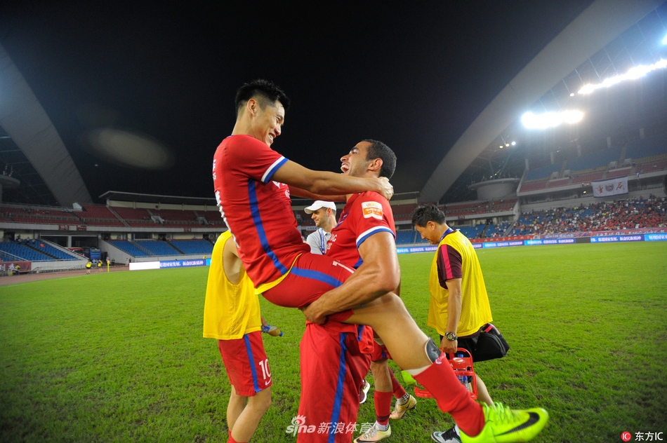 重庆力帆队成功晋级，一路领先