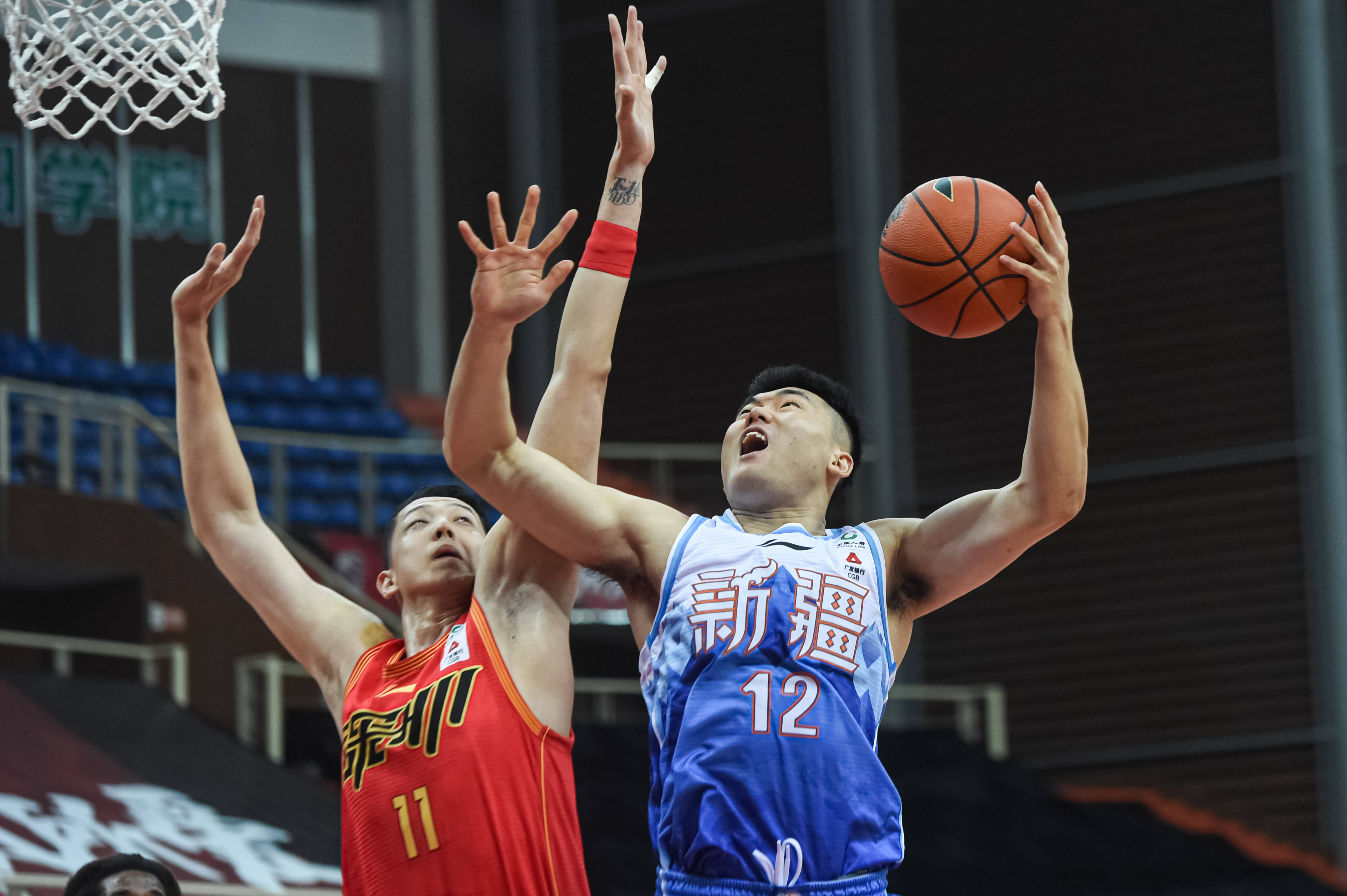 FB体育在线-新疆男篮创造佳绩，实力逐渐展现