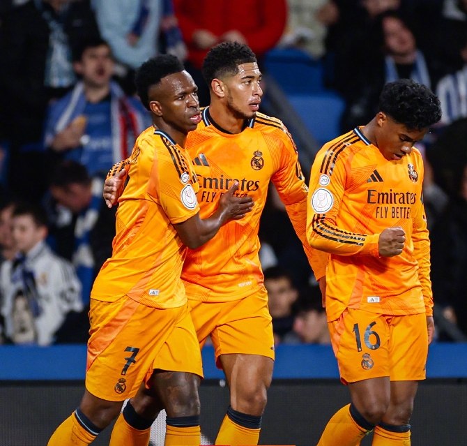 巴萨中场掌控全局，轻松胜利