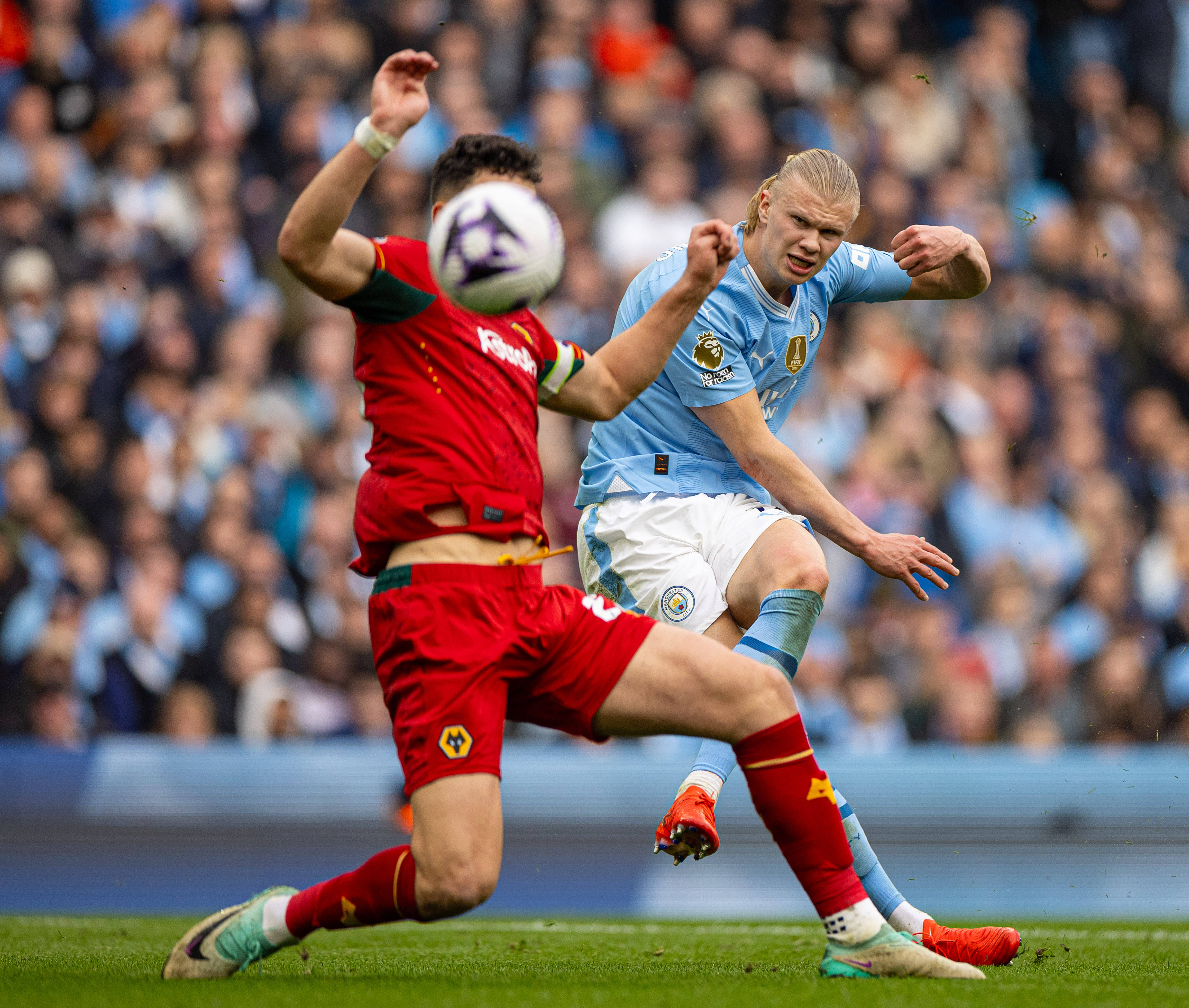 FB体育在线-狼队客场获胜，重返英超积分榜前十的简单介绍