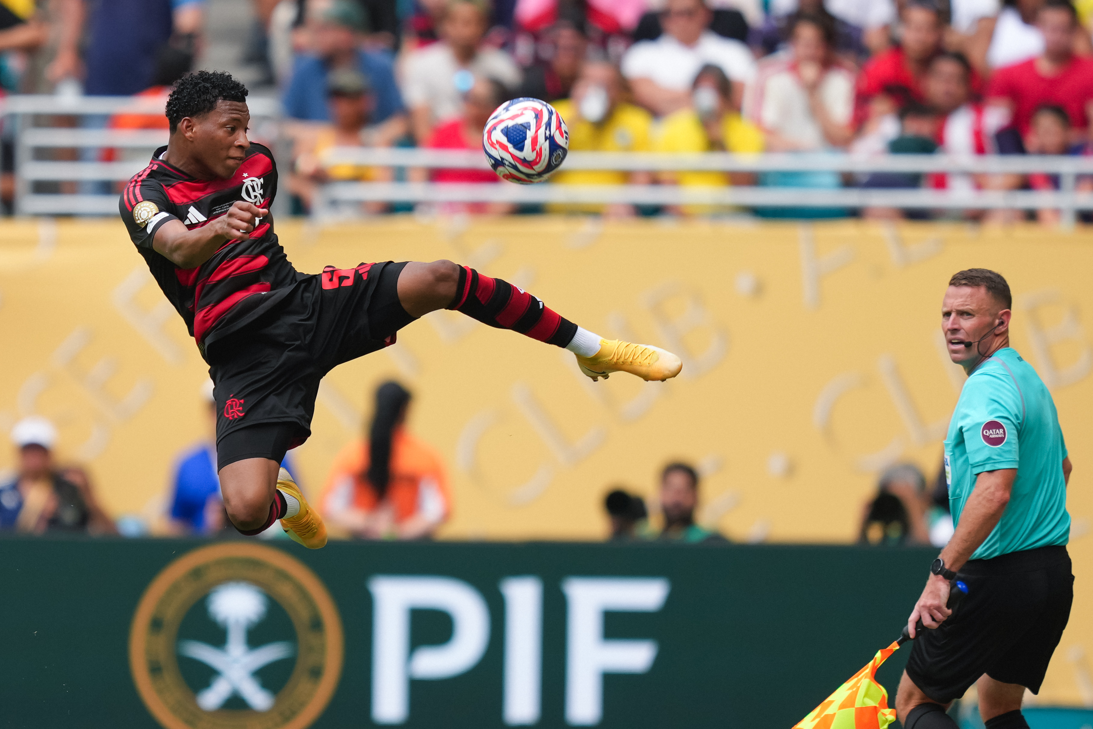 包含拜仁慕尼黑发挥出色,高效晋级半决赛的词条 包含拜仁慕尼黑发挥出色,高效晋级半决赛的词条