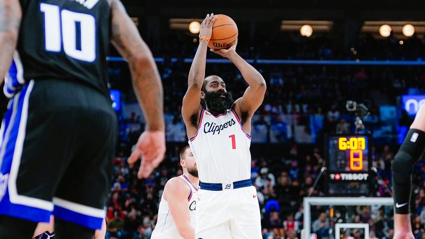 火箭逆袭灰熊取胜,哈登压哨绝杀掀 火箭逆袭灰熊取胜,哈登压哨绝杀掀