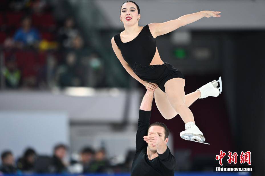 意大利运动员在轮滑比赛中获得称赞