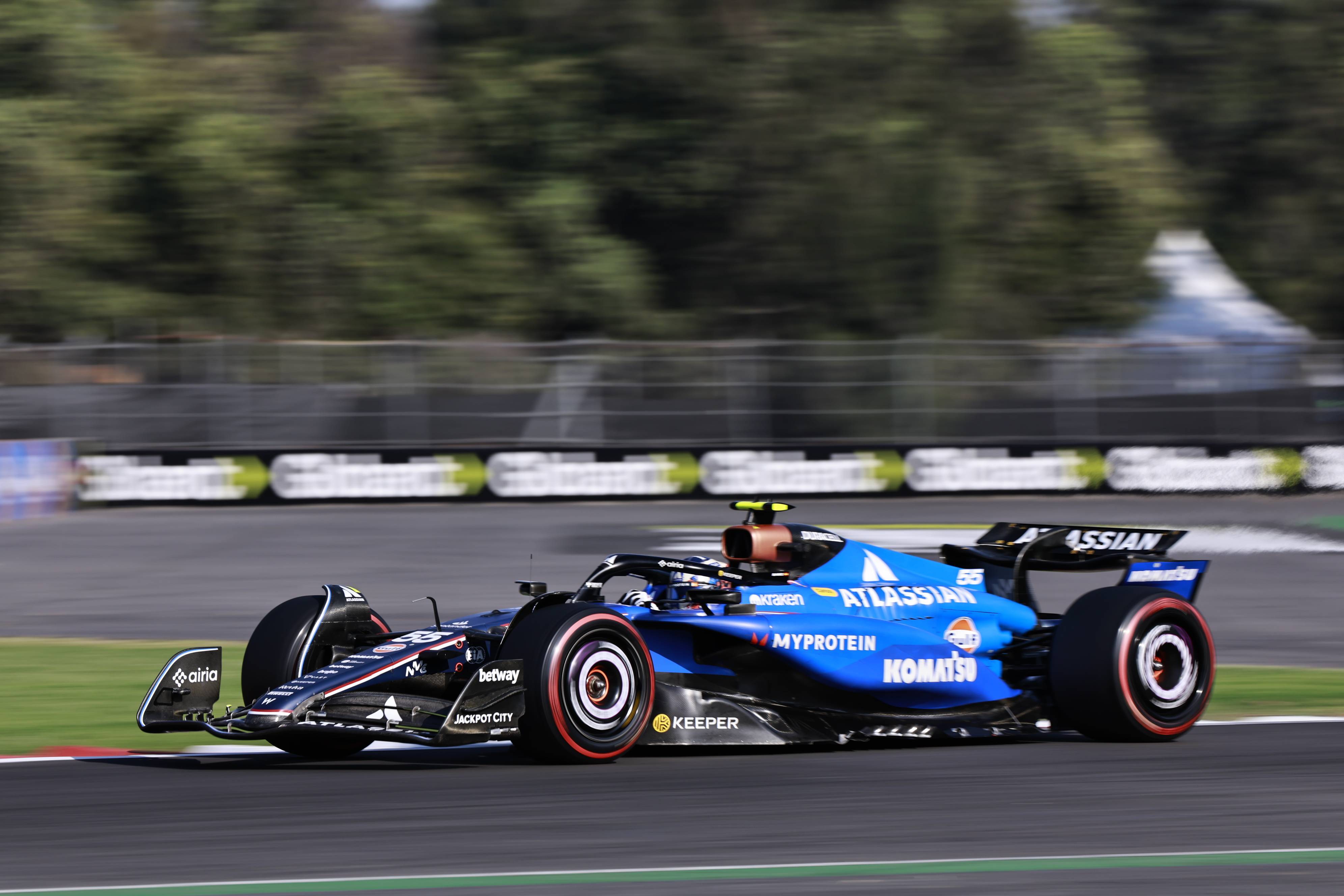 -关于迈凯伦完胜阿斯顿马丁，塞恩斯关键制胜的信息