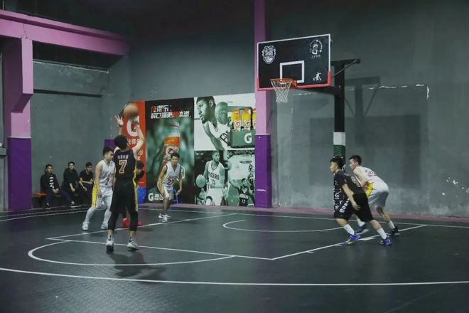 湖人鏖战广州队，欧文带队取胜